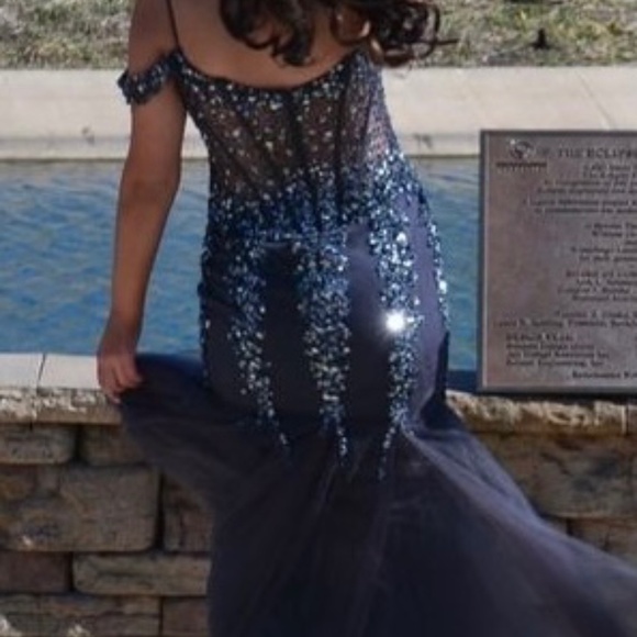 Gorgeous Jovani Prom Dress size 6 - Picture 5 of 11